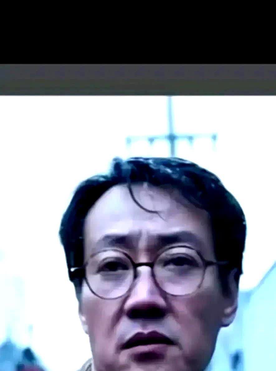 辛柏青垮了，朋友说他每天都不愿意出门，电话不接，微信不回，问他什么也不回答！

