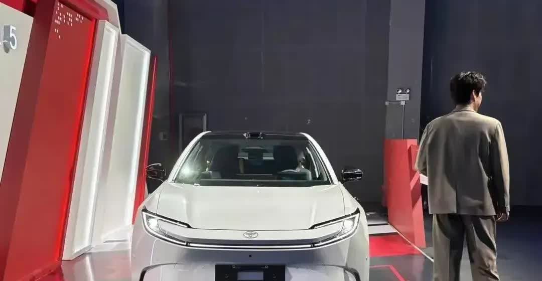 车企做高管朋友一席话，2025 买车不纠结: 
1.通勤用，纯电车！ 
2.