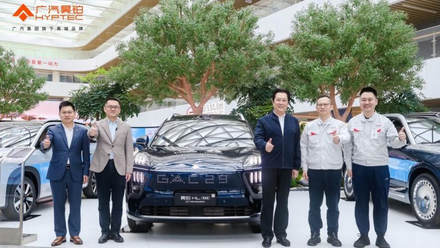 唐国强参访广汽集团，体验昊铂A800盛赞中国智造