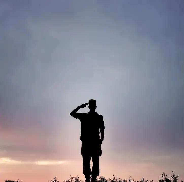 2012年，我一次次上了服务社阿姨的当！都说新兵管不住嘴巴。#新兵日常# 
凌晨