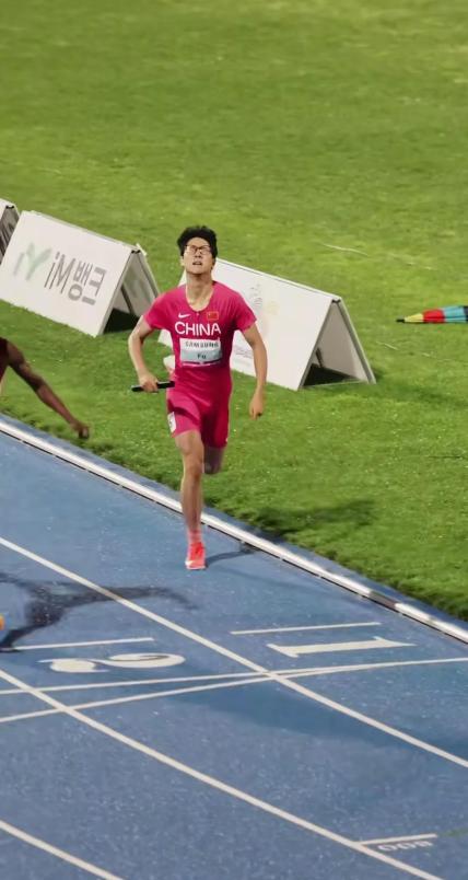 田径亚锦赛男子4X400米接力，中国队获得季军。  这枚铜牌，浓缩了中国队在赛场