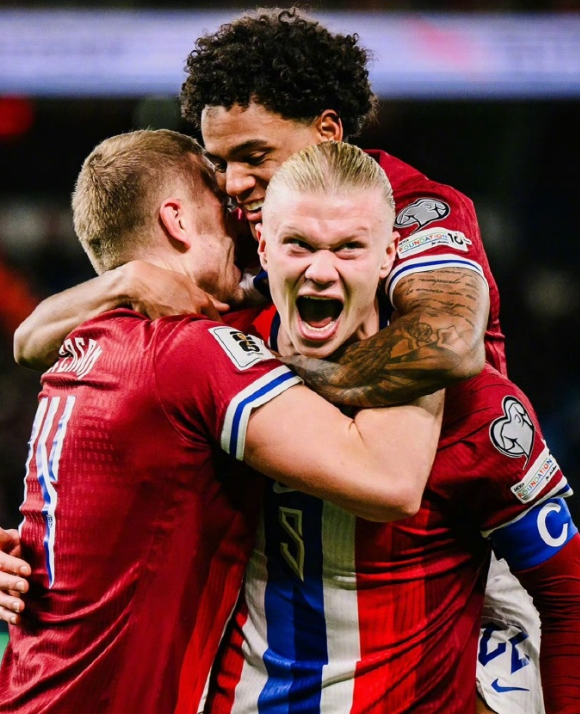 世预赛欧洲区小组赛I组末轮，挪威客场4-1大胜意大利，送对手连续三届参加附加赛的