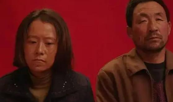在西北的一个偏远乡村，41岁的马有铁总算是迎来了他的新娘，曹贵英。