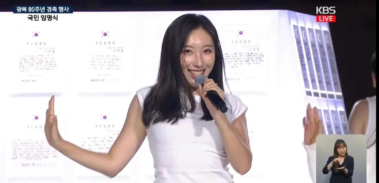 真是！大吃一惊！我以为李在明就职仪式结束了，没想到突然响起了少女时代出道曲《再次
