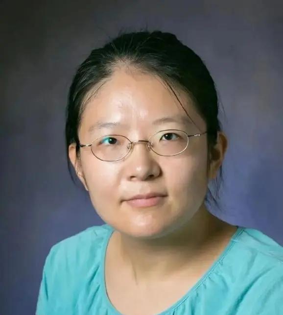 广东一女教授在985名校教学三年，每次上课都无人问津，考核不合格惨遭解聘，谁料，