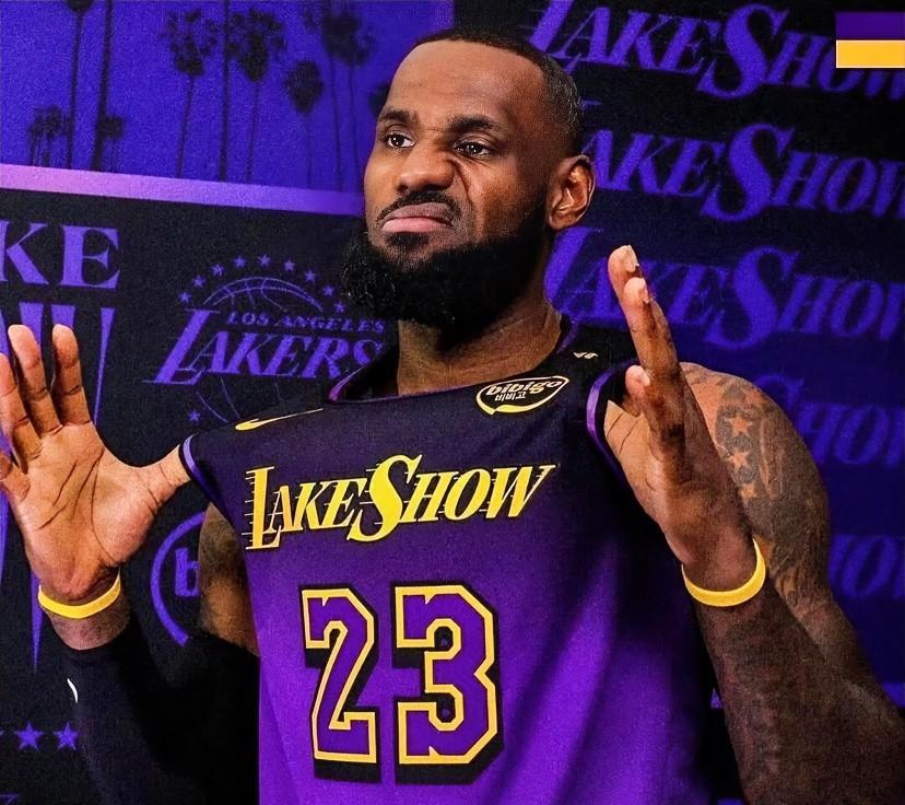 NBA现役总得分排行榜：
>4w档——
1、詹姆斯：42,195分，历史第