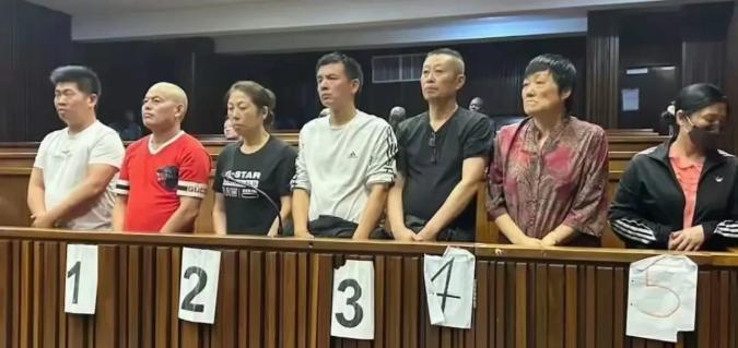 9月10日，南非判处7名奴役劳工、童工的中国“老板”20年徒刑！罪名是强迫90多