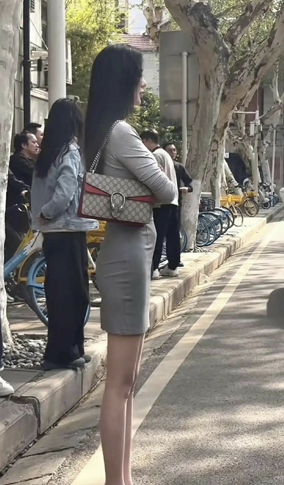 这么瘦居然也有小肚子呀