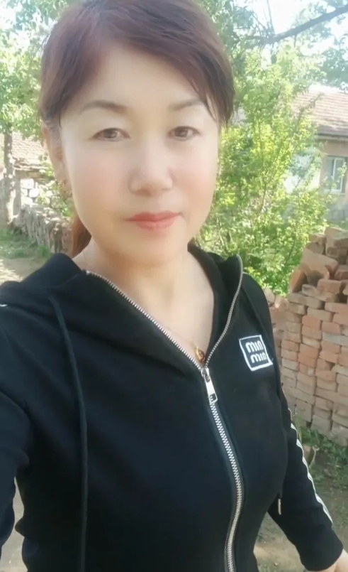 有一件事情让我觉得很没面子有点伤自尊了，我们邻居给我介绍一个老头，那可不是一般的