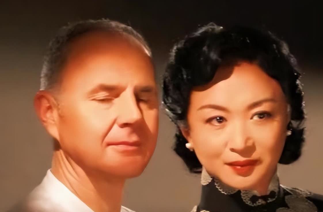 有记者问金星：“你做完变性手术后，和女人一起洗澡，会不会动心？”金星很不屑地回答