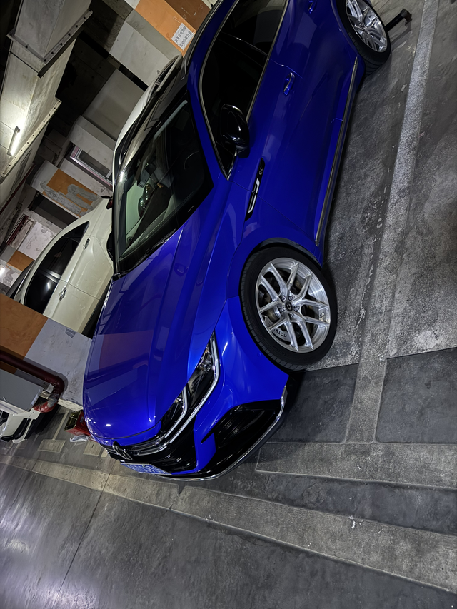 猎装前杠去轮眉
三厢车的勾牙前杠说实话并不耐看，R杠一时新鲜，只有猎装前杠才是耐