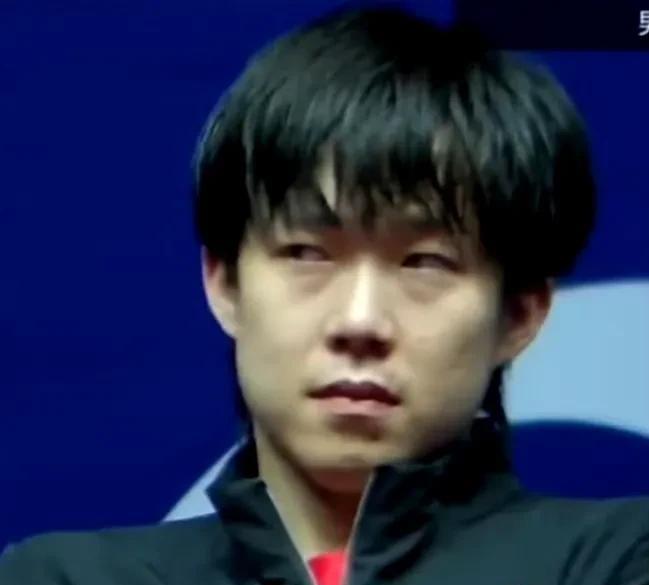 谁来给王楚钦安装个防沉迷装备啊
哥这眼袋，不会传承国乒男乒传统吧
大家调侃别问问