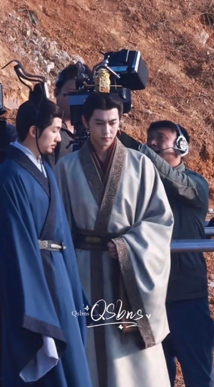 刘轩丞进组拍戏了。
《秦谜》是一部历史权谋剧，由陈晓、张新成、代露娃主演，想不到