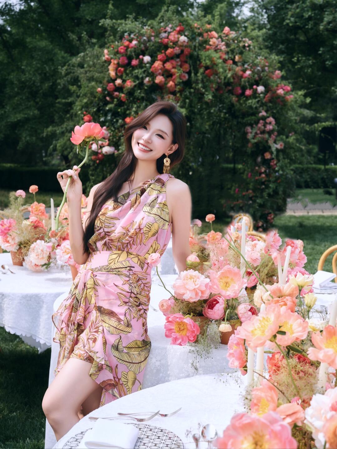 被花朵簇拥的慵懒夏日⛱️