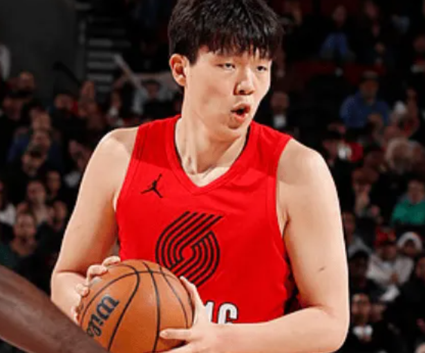 北京时间12月27日11：00，NBA常规赛开拓者主场迎战快船队，目前开拓者12