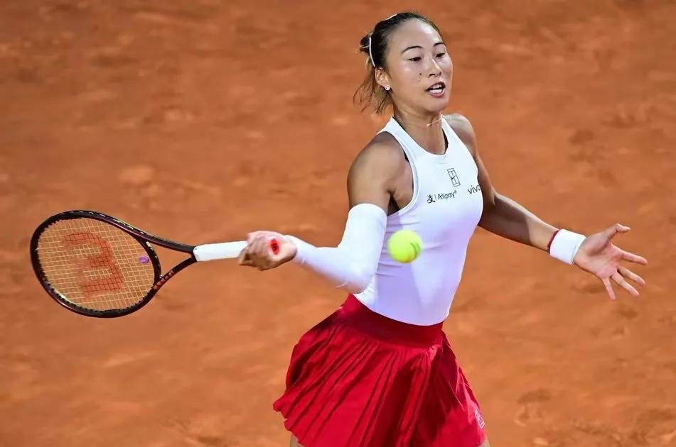 郑钦文扳倒萨巴伦卡，终于捅破窗户纸
5月15日凌晨，WTA1000罗马站女单1/