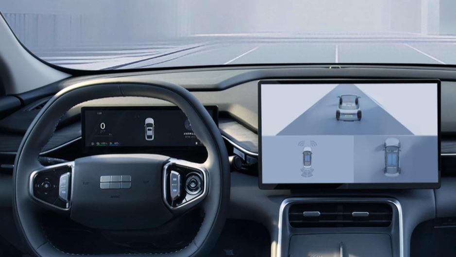 年轻人第一台科技玩伴！银河L6 EM-i开着比玩游戏还上头