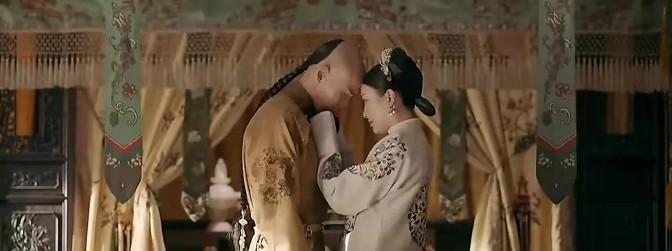 1798年，嘉庆登基后第一次选秀，一眼就选中了13岁的富察氏。但是，嘉庆却将她送