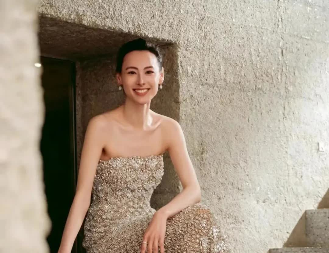李泽楷不愿意和梁洛施结婚，其实她也不亏 ，因为李泽楷不会少了梁洛施的。

而