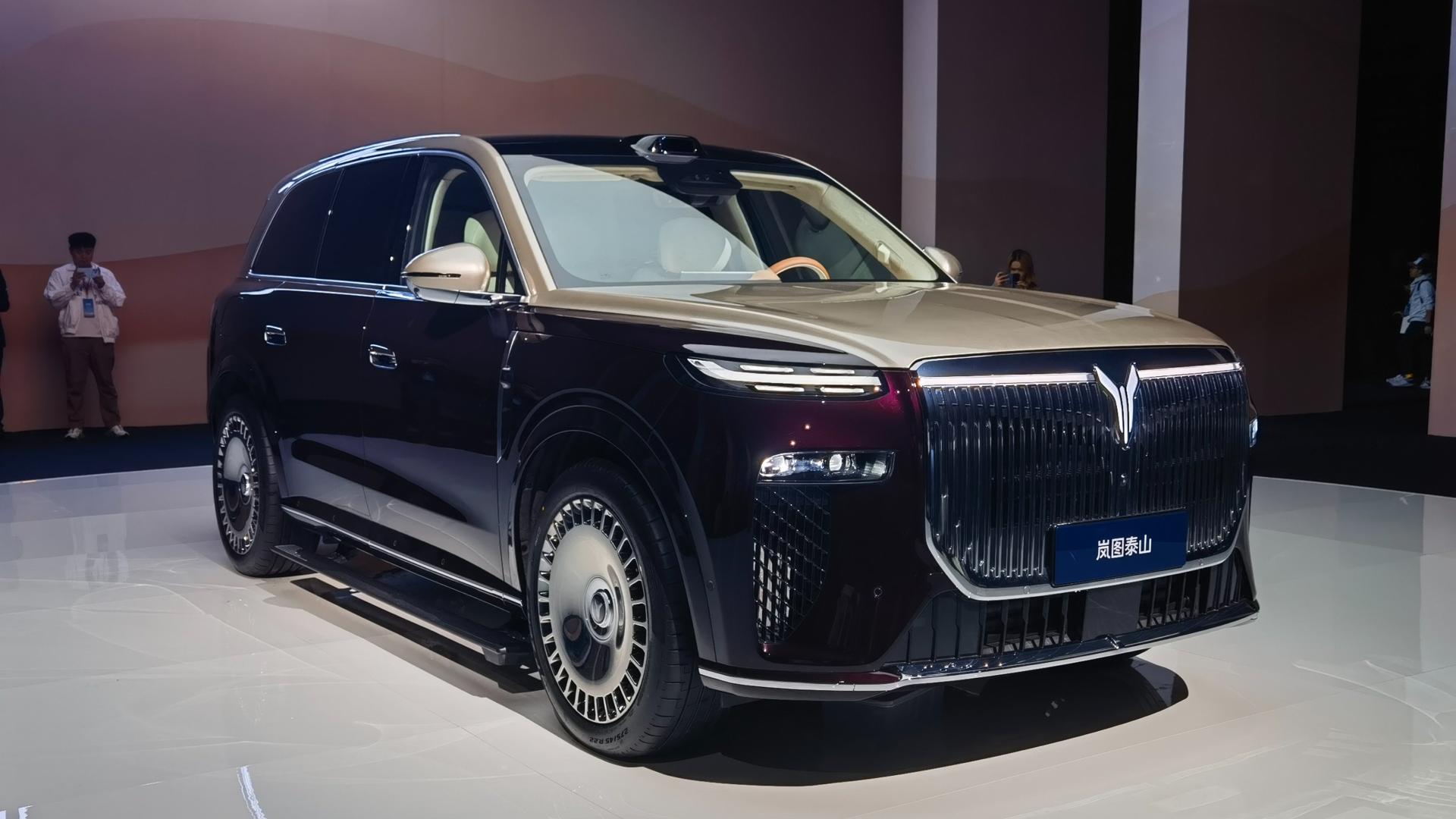 37.99万起！岚图泰山上市，真要抢问界M9的市场？