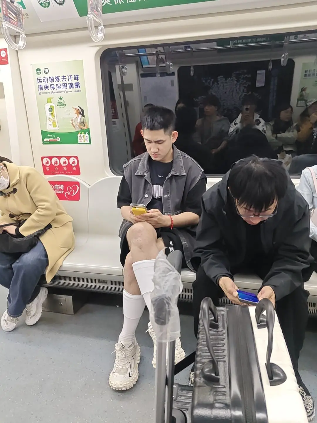 现在大家都知道你是Gay了！