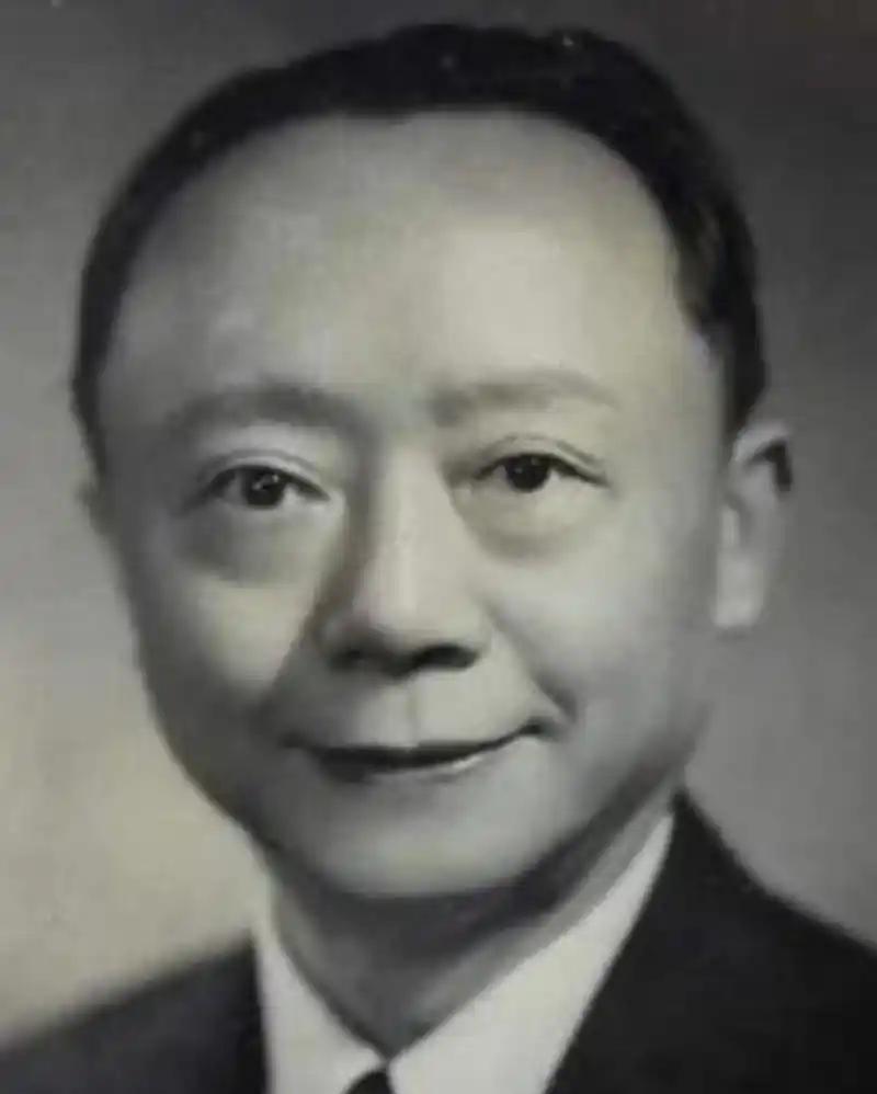 1948年，与我党有血海深仇的国民党特务头子康泽在襄阳被捕，远在西柏坡的毛主席知