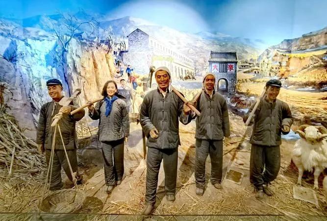 莫让“懒汉”遮望眼，应为“勤者”树丰碑！
树典型就要树自力更生，艰苦奋斗，尊纪守