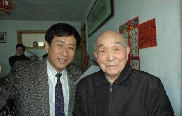 1937年，山东一个老太把一个晕倒的日本鬼子拖回了家，人刚放下，老太太就对儿媳妇