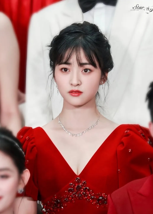 真的羡慕沈月的爸妈
生的女儿不仅漂亮，竟然还是一个学霸。沈月说，她5岁不到就上小