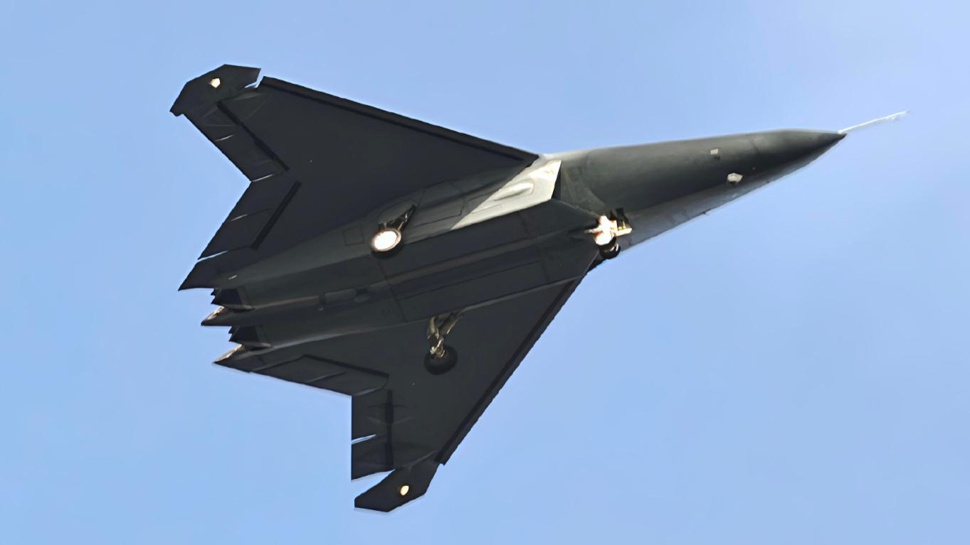 截止目前，全网最清晰的北边“六代机”腹部照，细节一览无遗