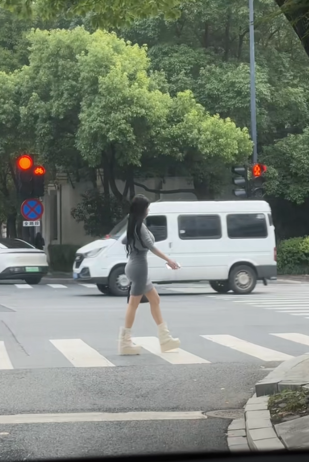 遵守交通规则 礼让行人