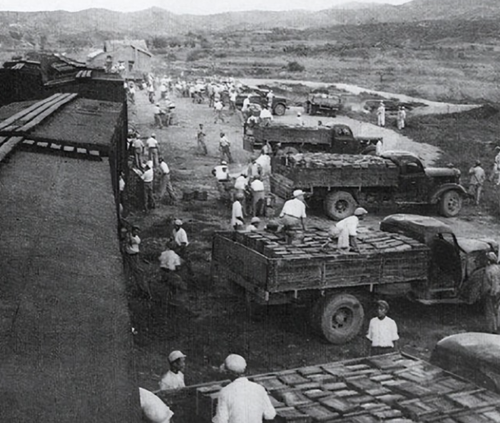 1951年彭老总急匆匆的赶到汉城北岸，却发现五十军已经快被打没了，军长曾泽生对此