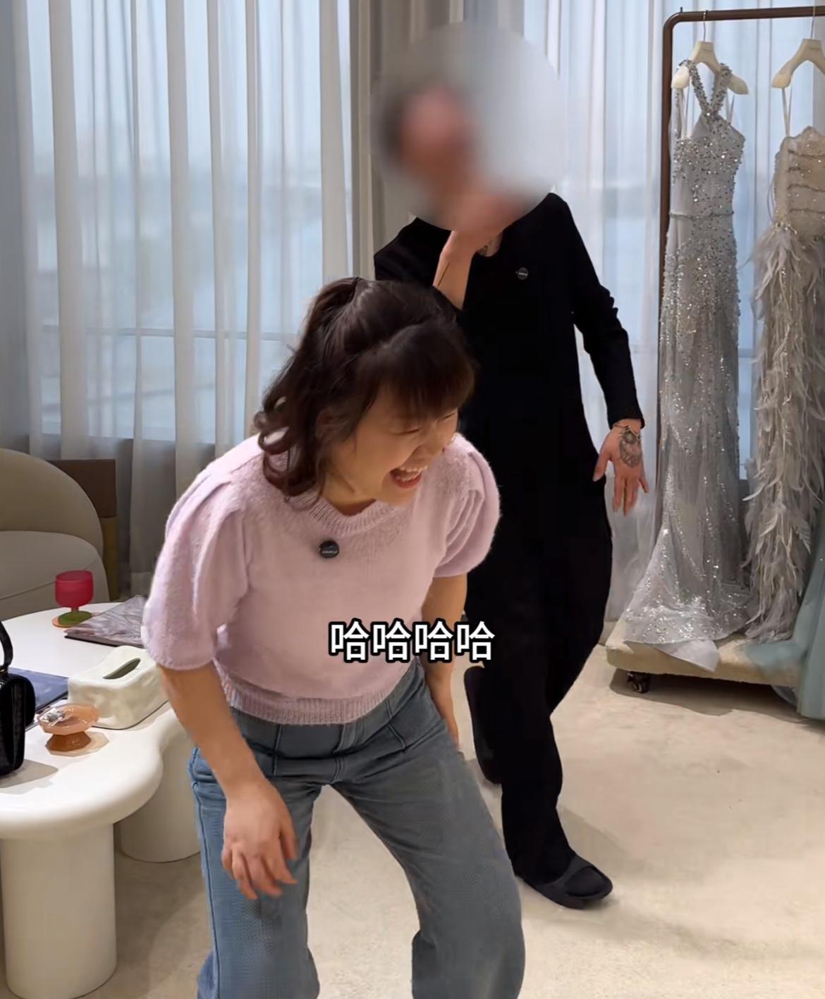 往哪拜能拜到这样的老板？这才是好老板[赞]，做了八年就说要帮阿英养老，我之前那狗