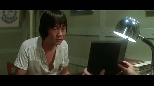    提一下《摩登保镖》里面的两个配角，一个是小胡子冯淬帆,另一个后来在83版射