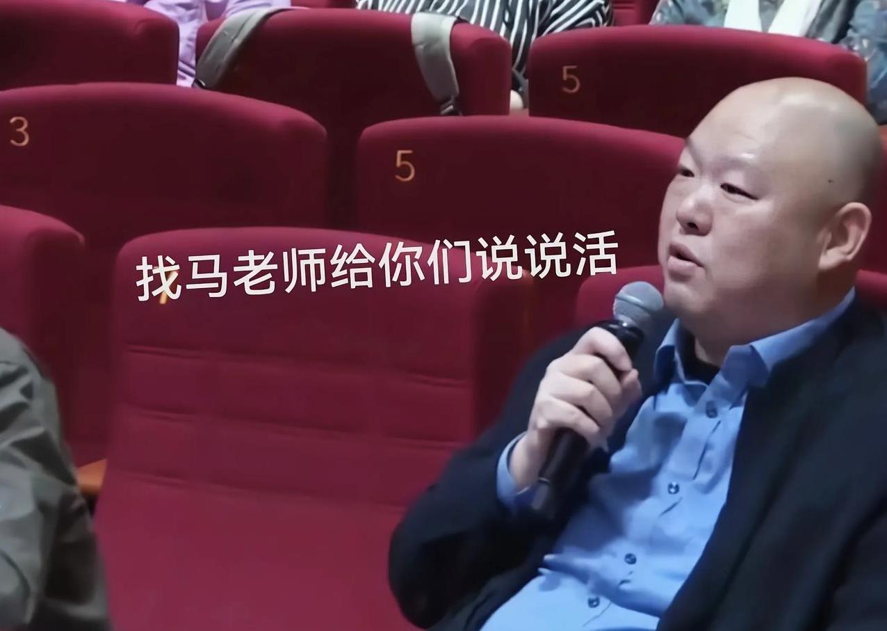 北京青年相声节开幕引争议，王玥波当评委，给干妈马桂荣拉私活？
网上看到一条消息，
