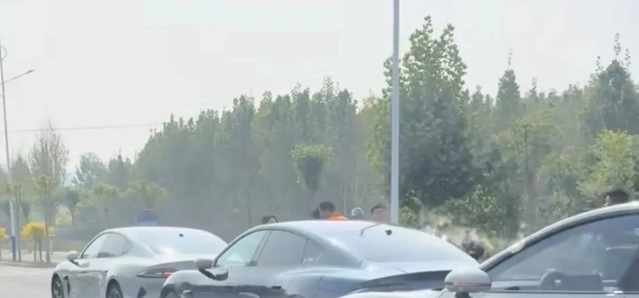 感谢小米雷总在网络盛传小米汽车不断发生各种各样的碰撞事故后,及时将小米车主召回举