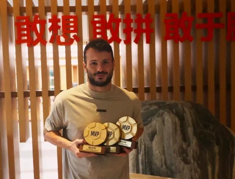 “严查”懂球帝与山东泰山私下是否有利益往来。
中超24场联赛，山东泰山外援克雷桑