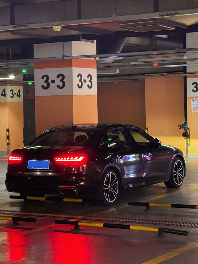 黑45的狠人越开越喜欢
长期油耗10.3，晚上高架不堵的沪太路短期油耗可以7.4