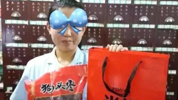 公园邂逅：多年未见的她如今身份几变