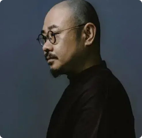刀郎在第一次婚姻失败后，给父亲写了一封信:“爸爸，来接我吧，我过不下去了。”最后
