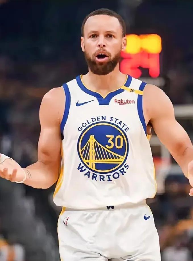 库里说得太对了！
库里在节目中犀利指出：联盟规模扩张了10倍，但球员只能拿到
固