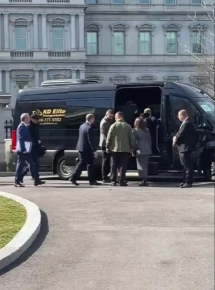 泽连斯基大闹白宫后，气得饭都不吃就走了！他比孙悟空厉害多了，也幸运多了！

孙悟