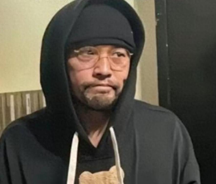 周杰伦近况曝光，驼背严重，表情痛苦，从17岁就患上的强直性脊柱炎（不死的癌症）越
