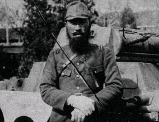 1938年，一位中国老兵发现对面日军阵地上，有个东西在一闪一闪，老兵没有丝毫犹豫