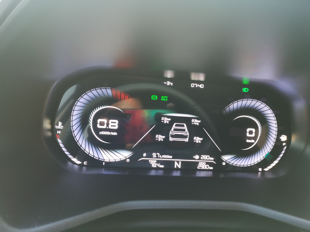 首保过后油耗猛增
首保后一直在城区开，我的天啊，油耗蹭蹭蹭的往上走，车友们，你们