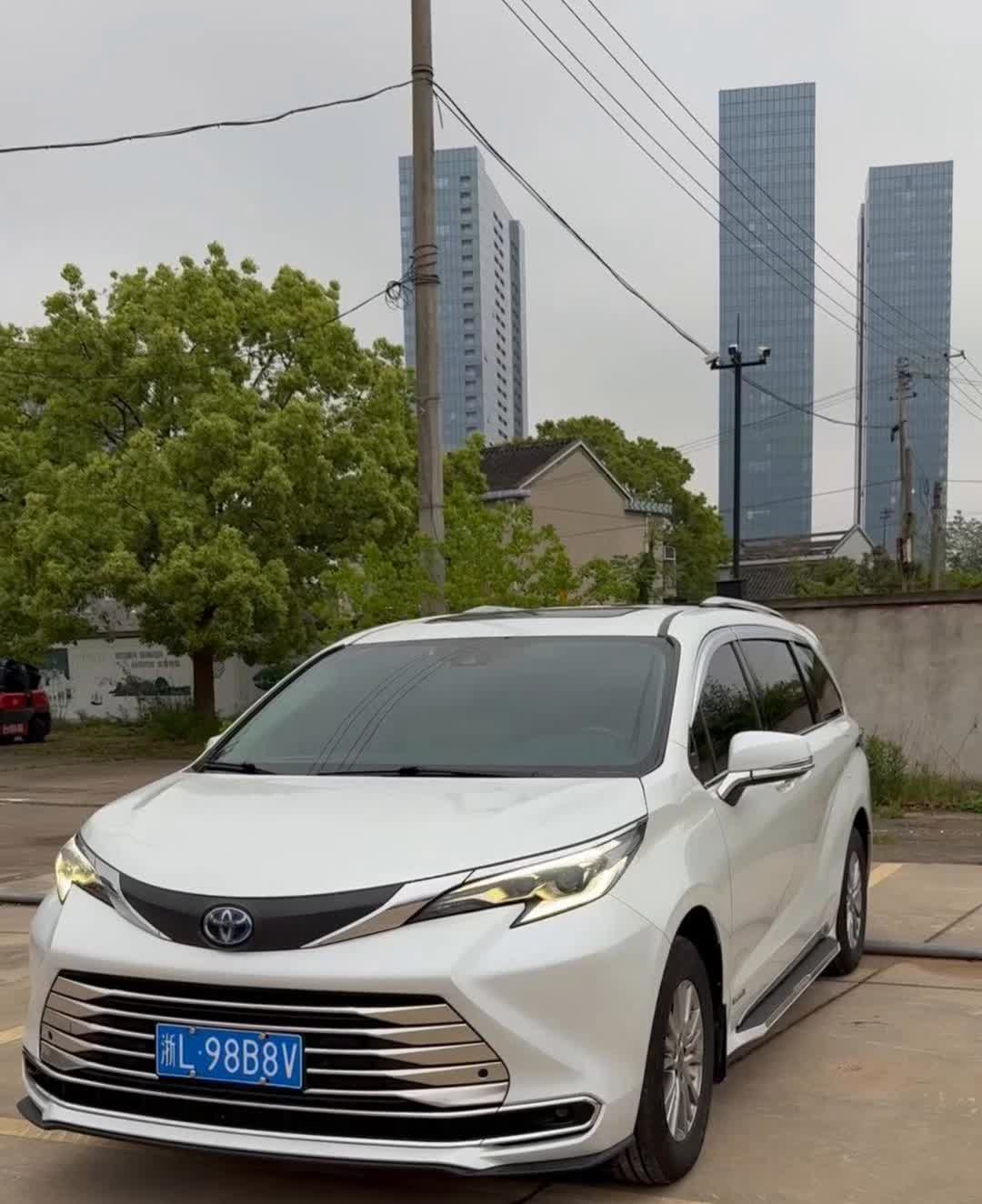 用车小知识分享。
分享几个丰田赛那格瑞维亚后台问的比较多的小知识。
·第一、