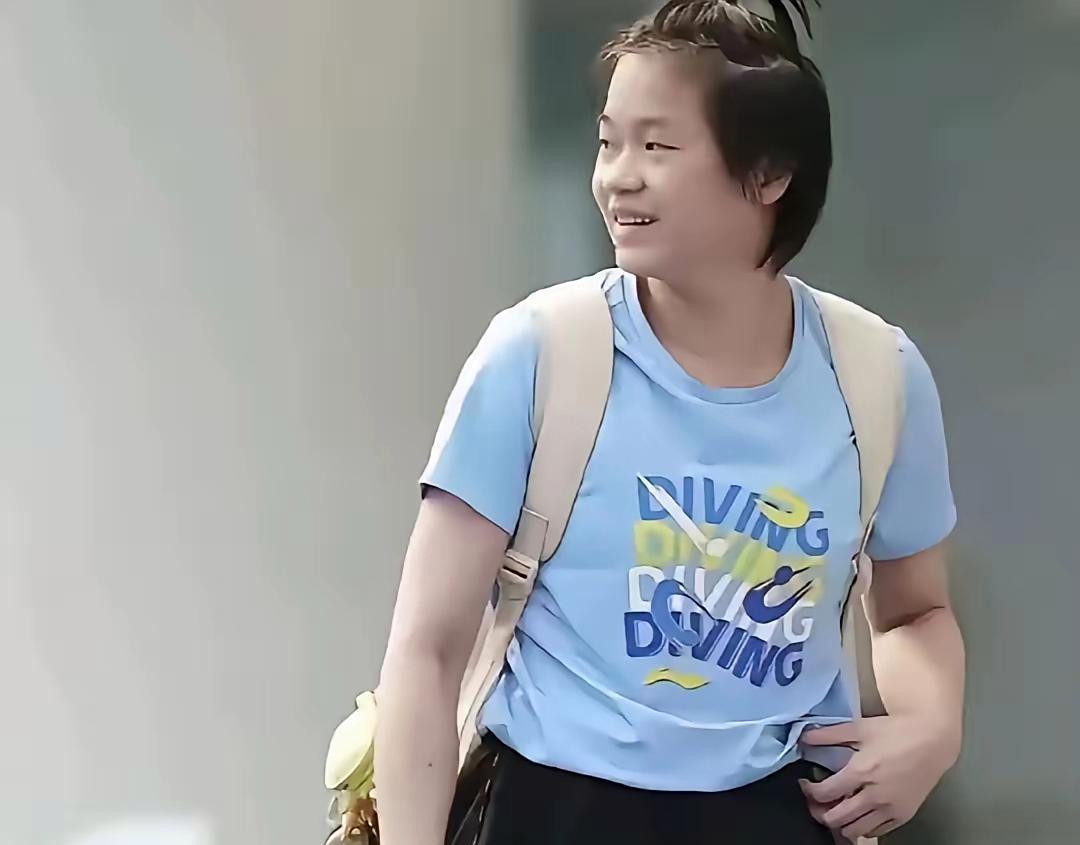 第一次认识全红婵时，她才14岁，小小的一只，采访里还懵懵地问杏哥是谁，直言自己喜