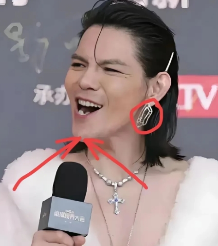 向佐这次让所有人都没料到。  
昨天上午，他毫无预兆地甩出一首粤语新歌《左心房》
