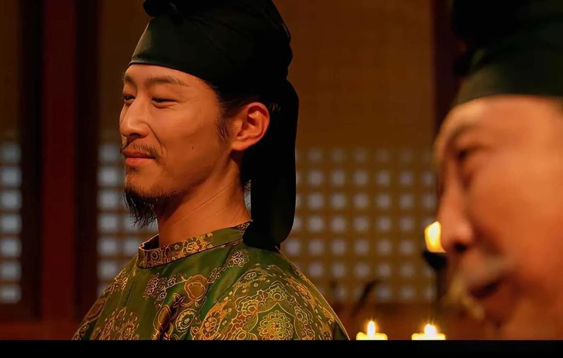 窦骁竟然都给岳云鹏当配角儿了，原本以为窦骁和何超莲结婚后会有更丰富的资源。结果窦