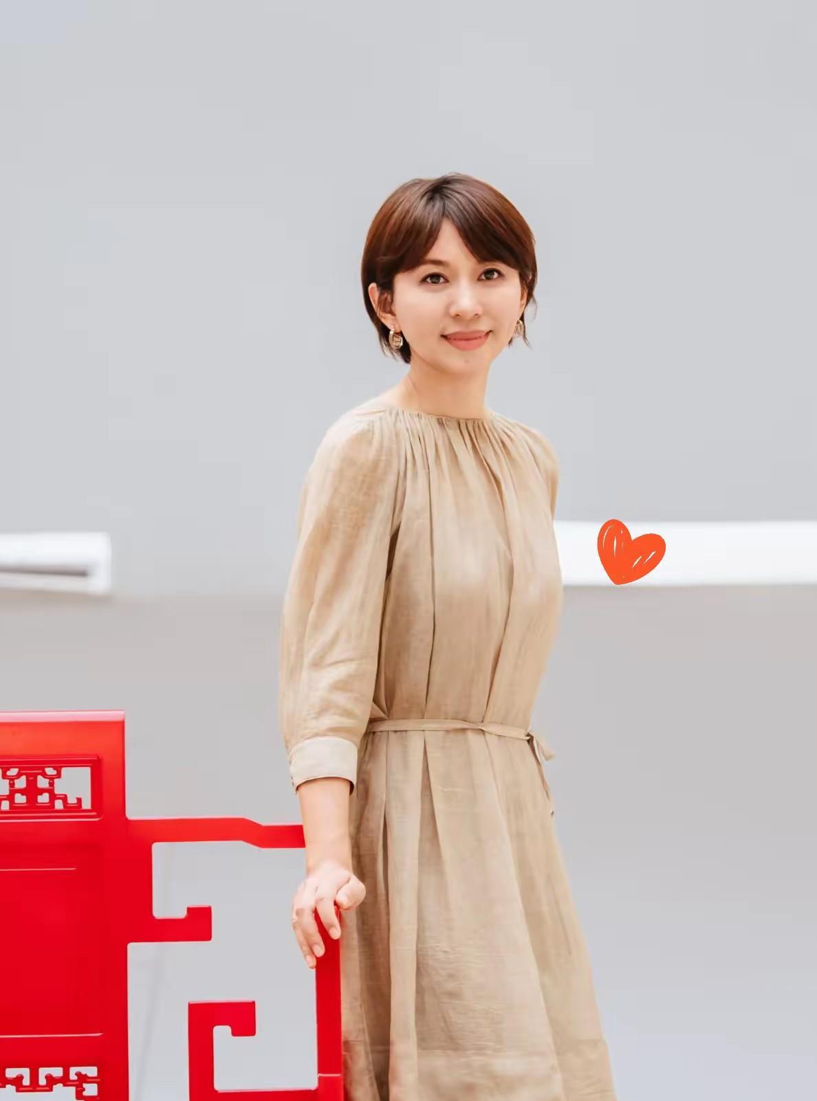 你们说她会结不了婚吗？别逗了！  
48岁年纪大了怎么了？要不说她48你能猜的出